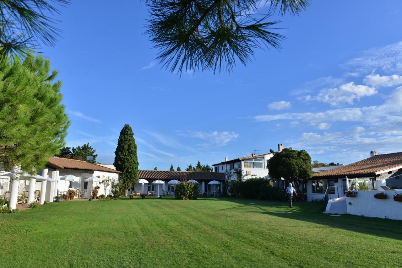 Mas De La Grenouillere Hotel Et Centre Equestre En Pleine Nature Saintes-Maries-de-la-Mer Buitenkant foto
