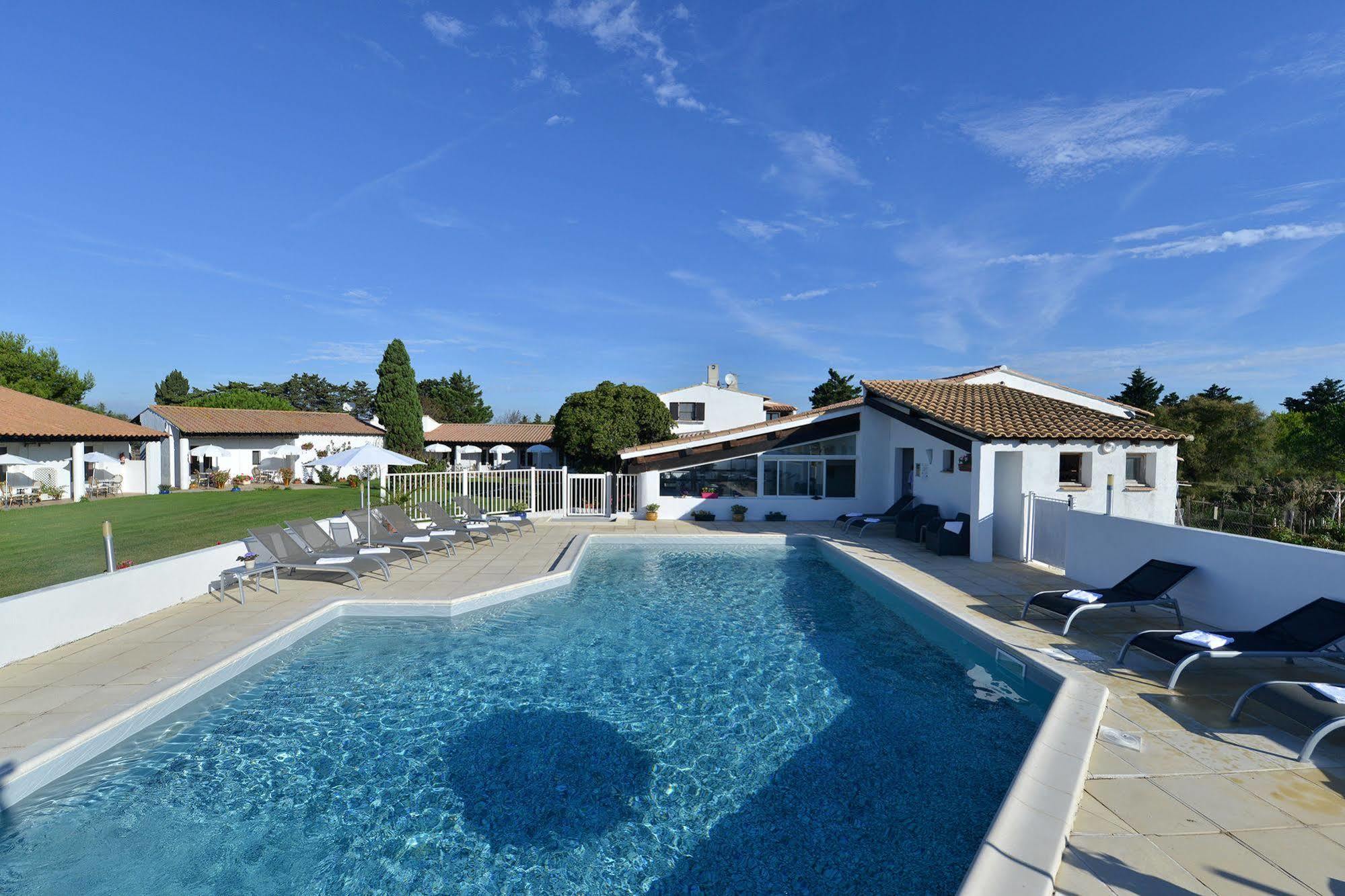 Mas De La Grenouillere Hotel Et Centre Equestre En Pleine Nature Saintes-Maries-de-la-Mer Buitenkant foto